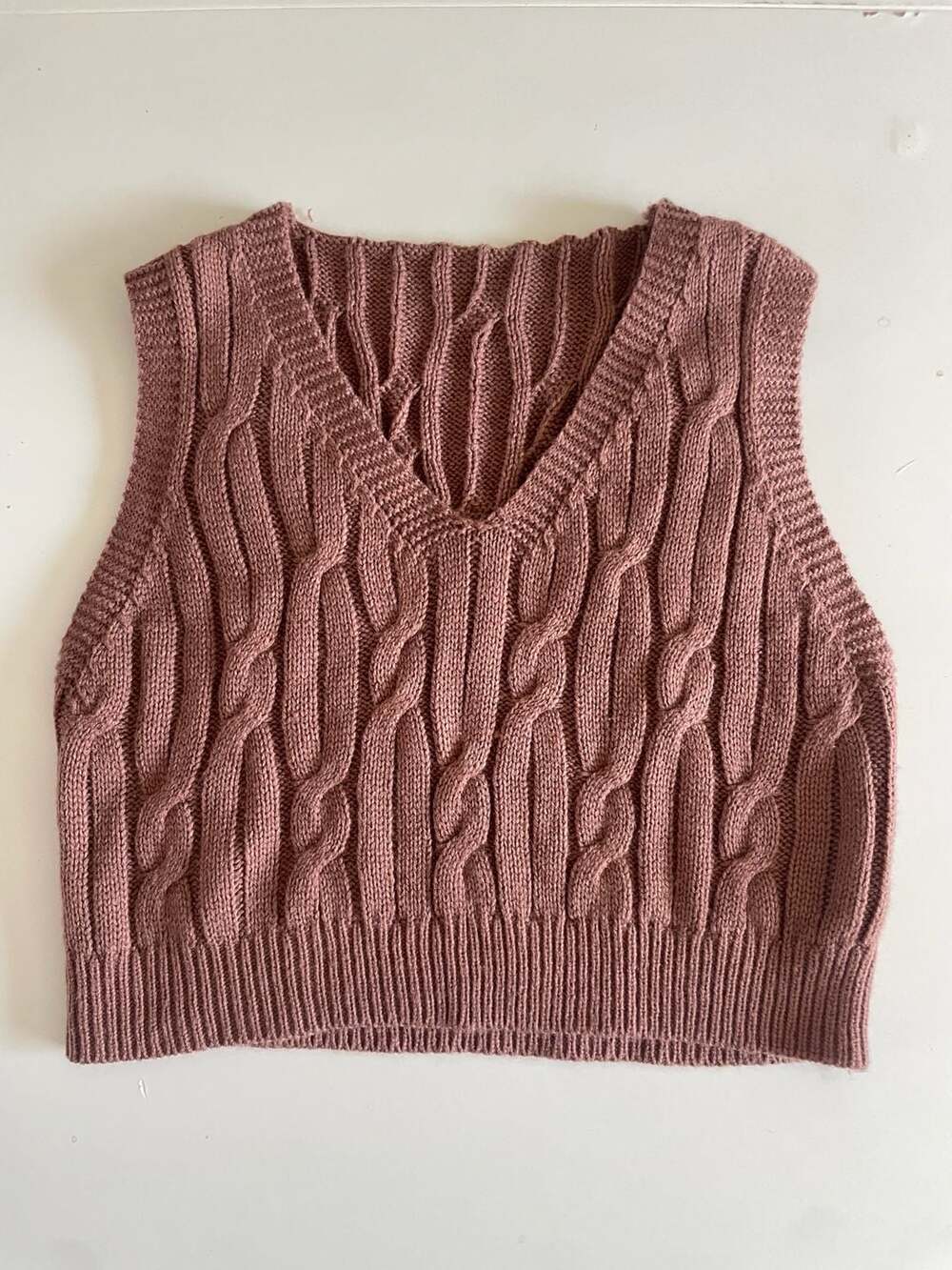Cable Knit V-Neck Cropped Sweater Vest in Mauve Medium Size 03